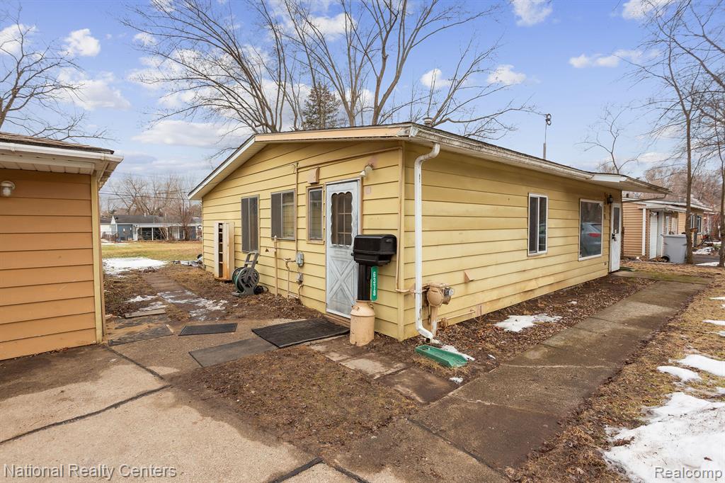 6378 Beth, Brighton, MI 48116 — Photo 23