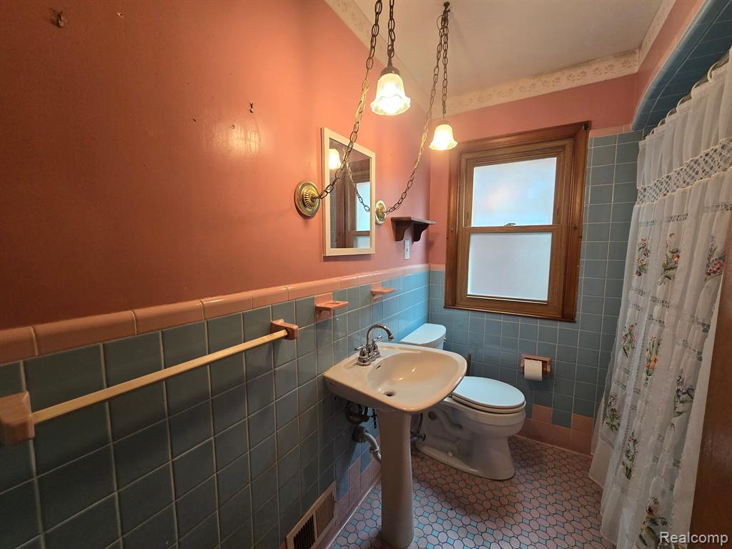 950 N YORK Street, Dearborn, MI 48128 — Photo 12