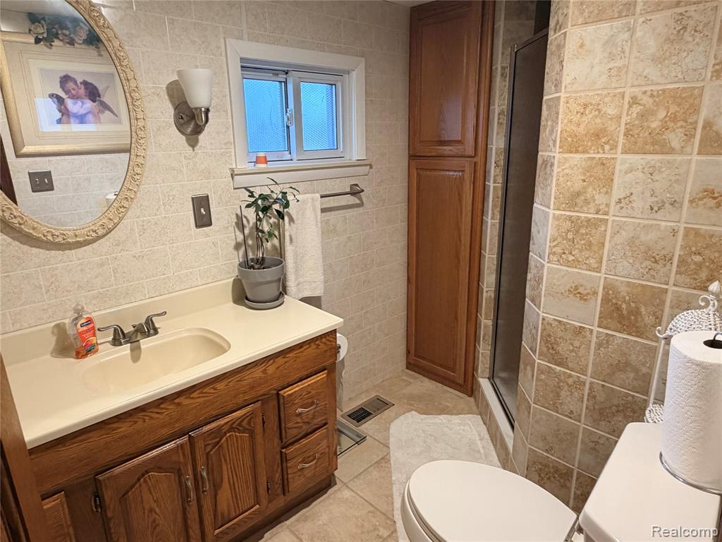 6038 Byron Road, Howell, MI 48855 — Photo 14