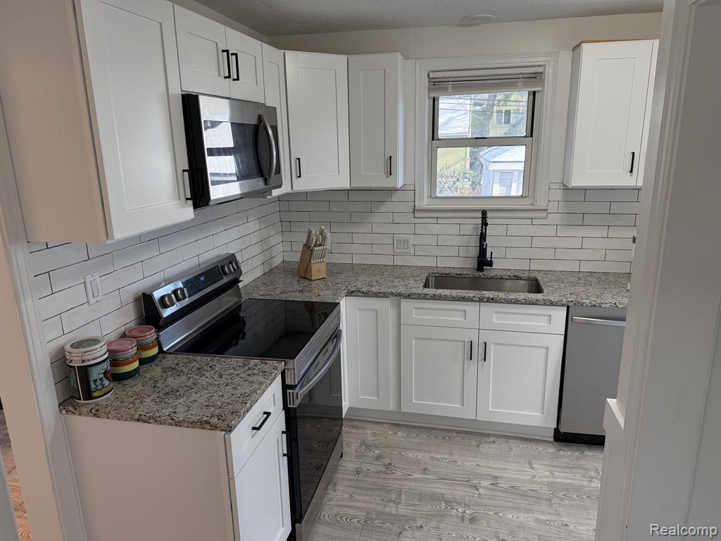 904 N REMBRANDT Avenue, Royal Oak, MI 48067 — Photo 8