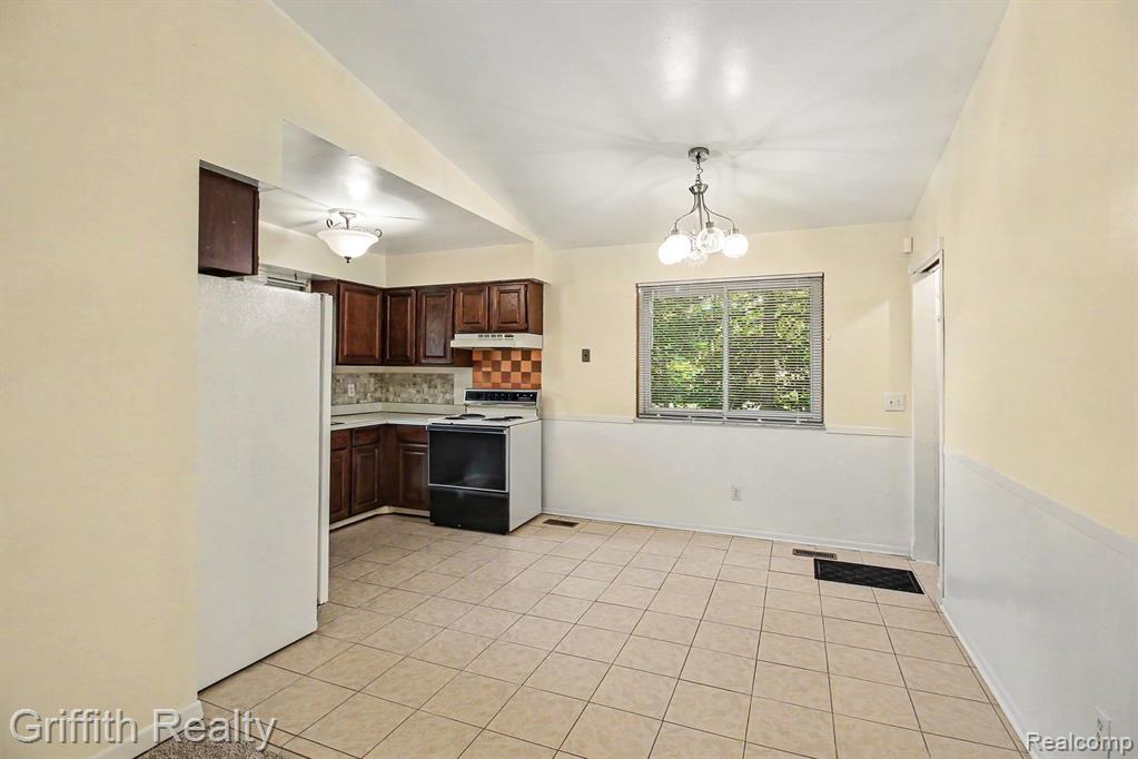 5096 Walker Drive, Brighton, MI 48114 — Photo 6