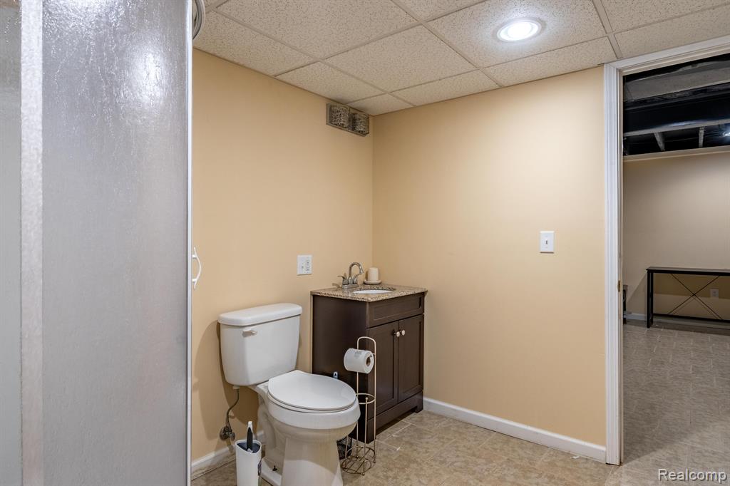 868 WOODHAVEN Drive, Commerce Twp, MI 48390 — Photo 38