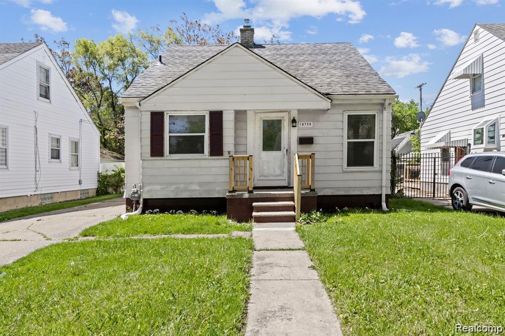 18750 Kingsville Street, Harper Woods, MI 48225