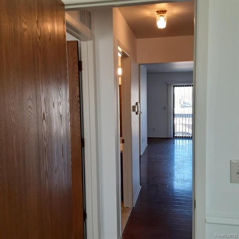 4672 E 10 MILE Road E, Warren, MI 48091 — Photo 5