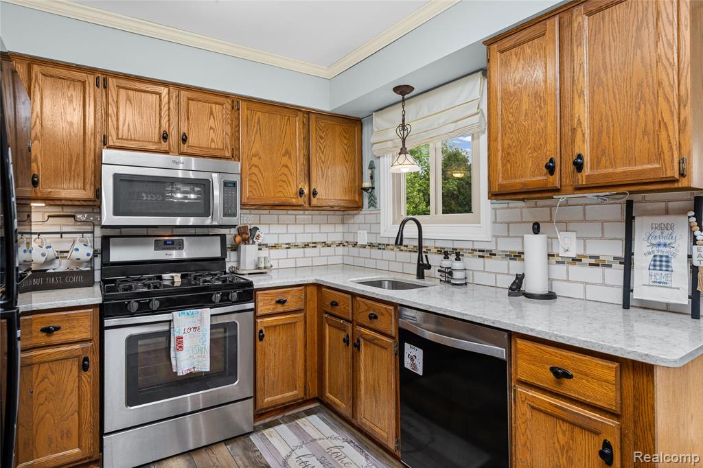 3553 Loon Lake Road, Wixom, MI 48393 — Photo 7