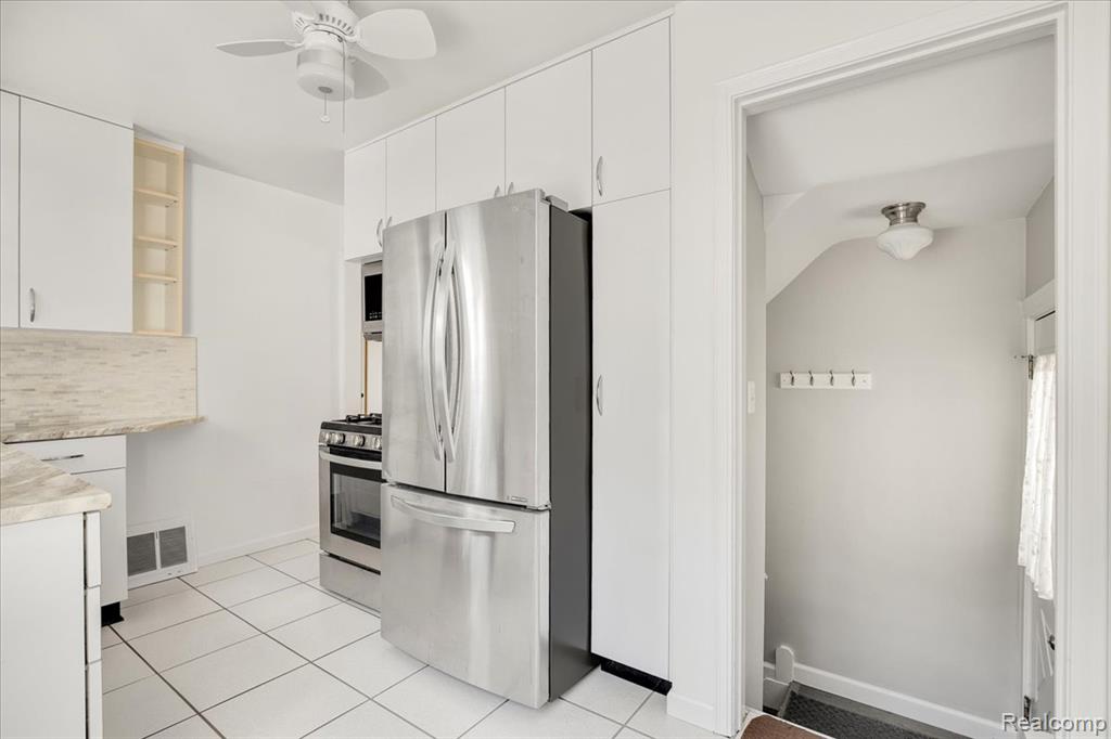 908 Bauman Avenue, Royal Oak, MI 48073 — Photo 9