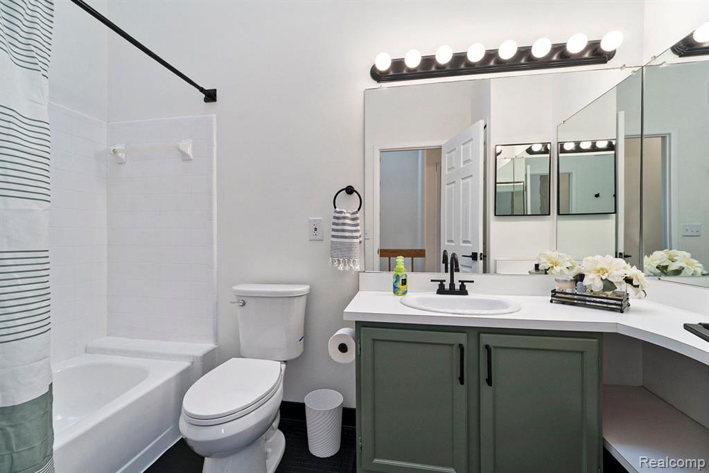 30979 COUNTRY, 163, Farmington Hills, MI 48331 — Photo 15