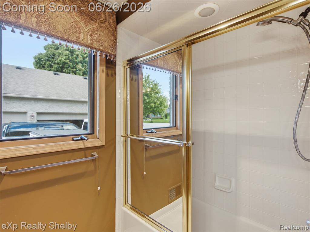 56432 Cromwell Court, Utica, MI 48316 — Photo 33