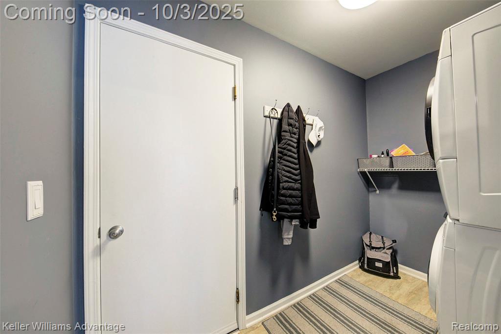 988 Calpernia, Wixom, MI 48393 — Photo 24