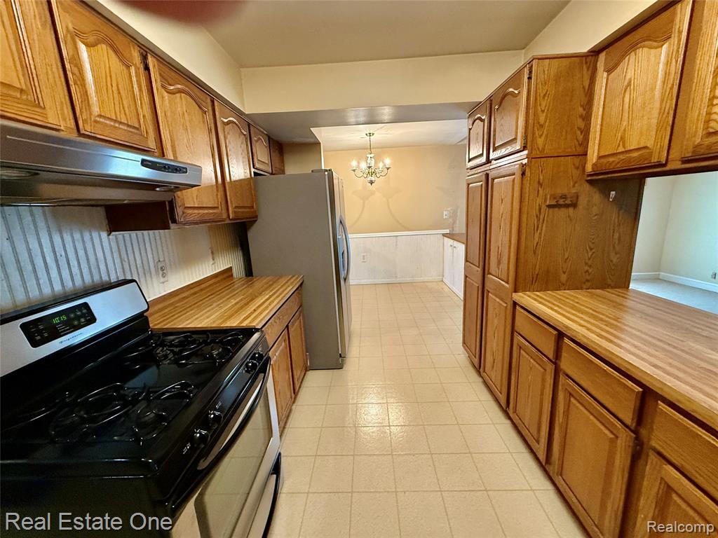 42075 GLORIA Drive, Canton, MI 48187 — Photo 11