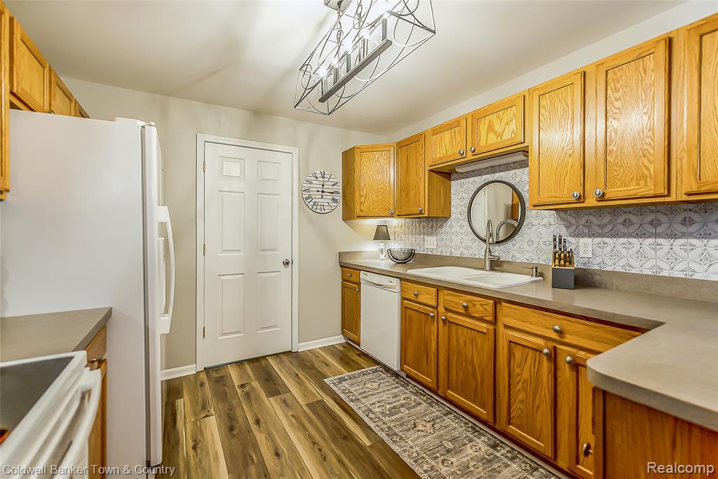 3377 Kneeland Circle, Howell, MI 48843 — Photo 13