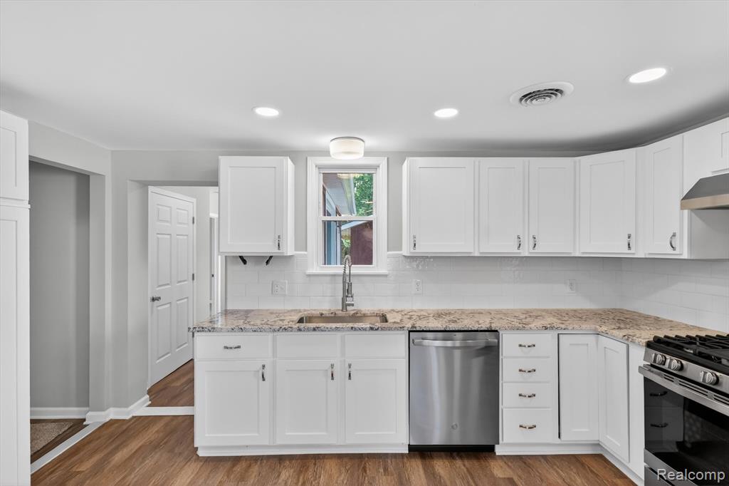 4841 Fenmore Avenue, Waterford, MI 48328 — Photo 8