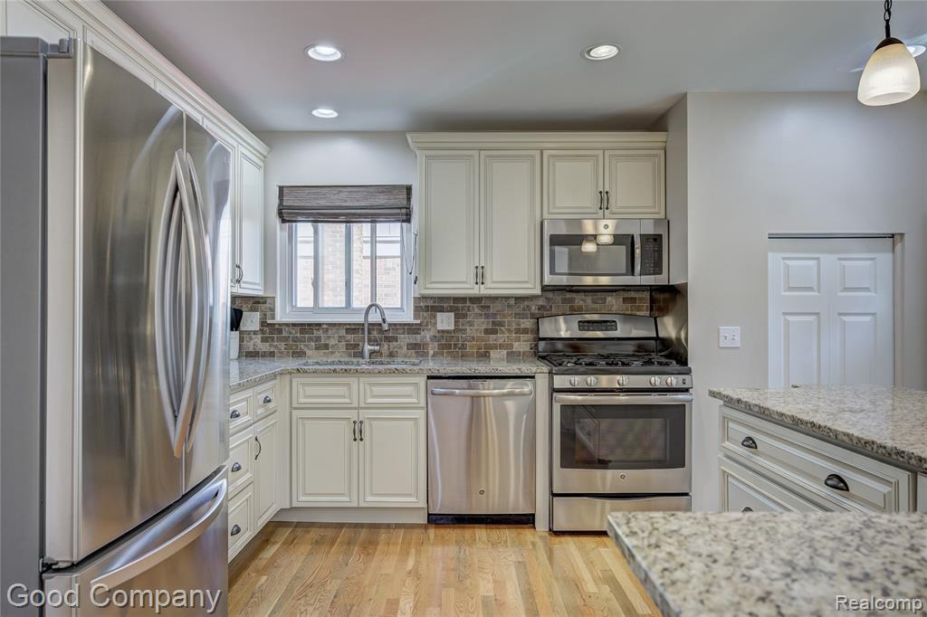 4248 Rosewold Avenue, Royal Oak, MI 48073 — Photo 9