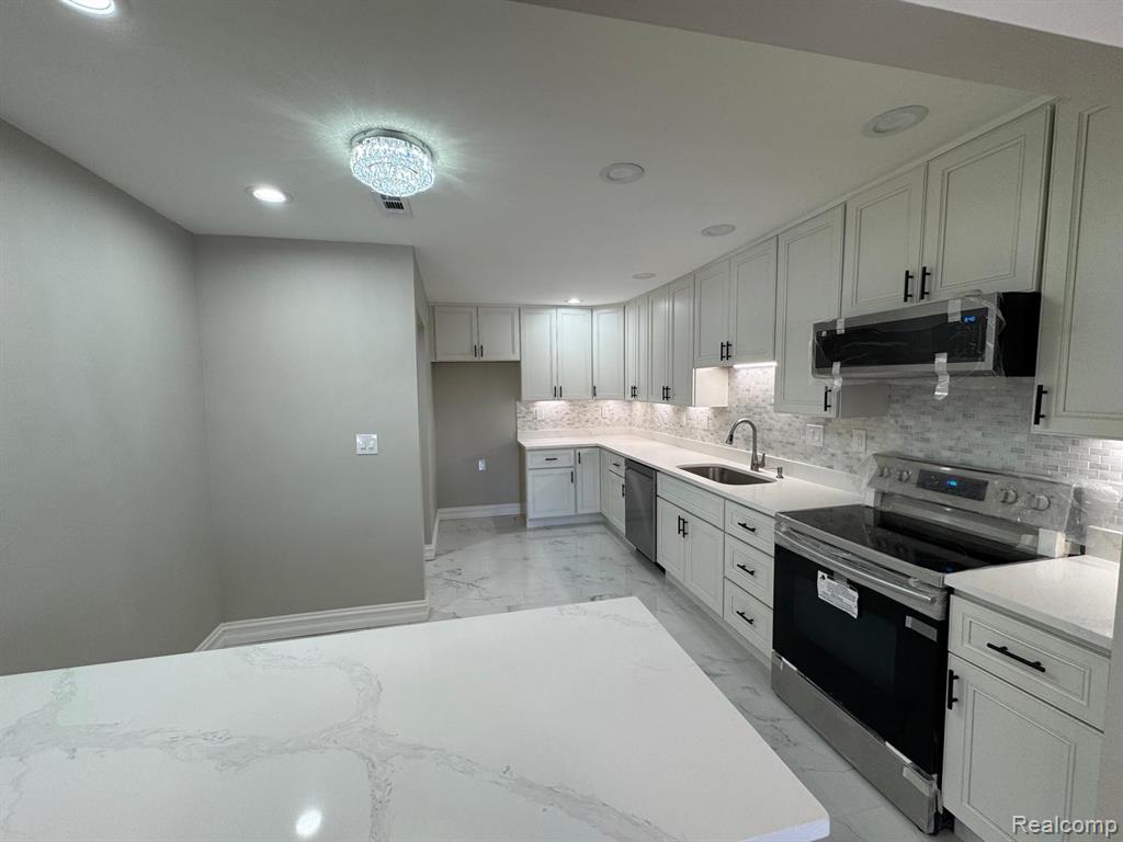 7490 S Brynmawr Court, West Bloomfield, MI — Photo 13