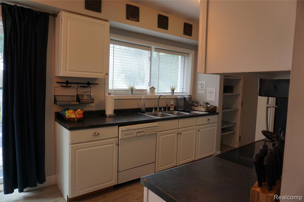 955 N Chevrolet Avenue, Flint, MI 48504 — Photo 16
