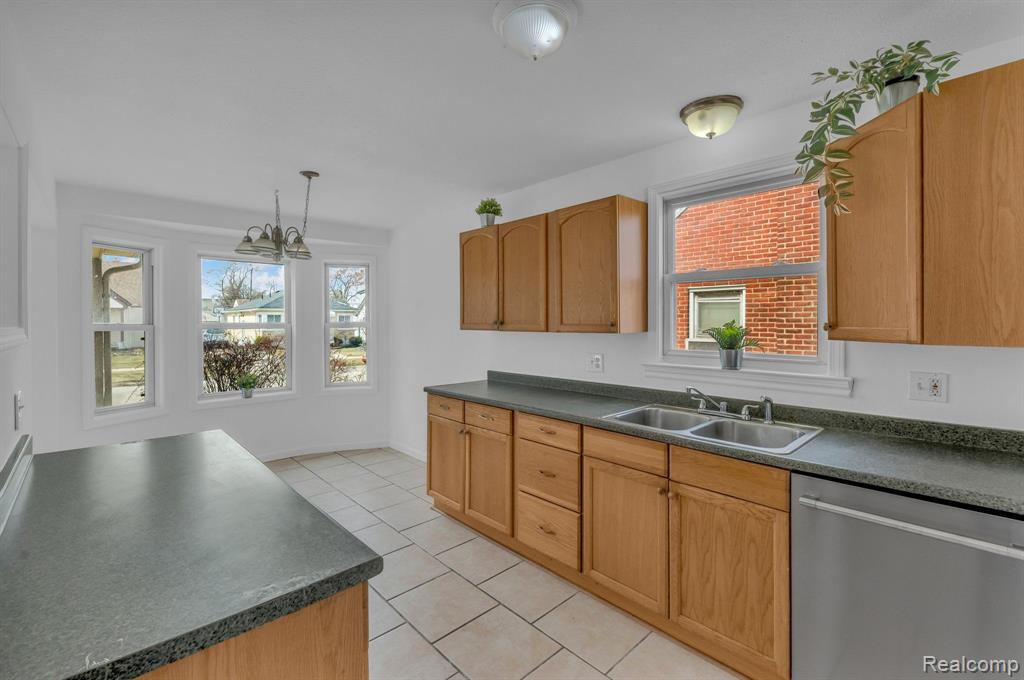 8001 JACKSON Street, Taylor, MI 48180 — Photo 10