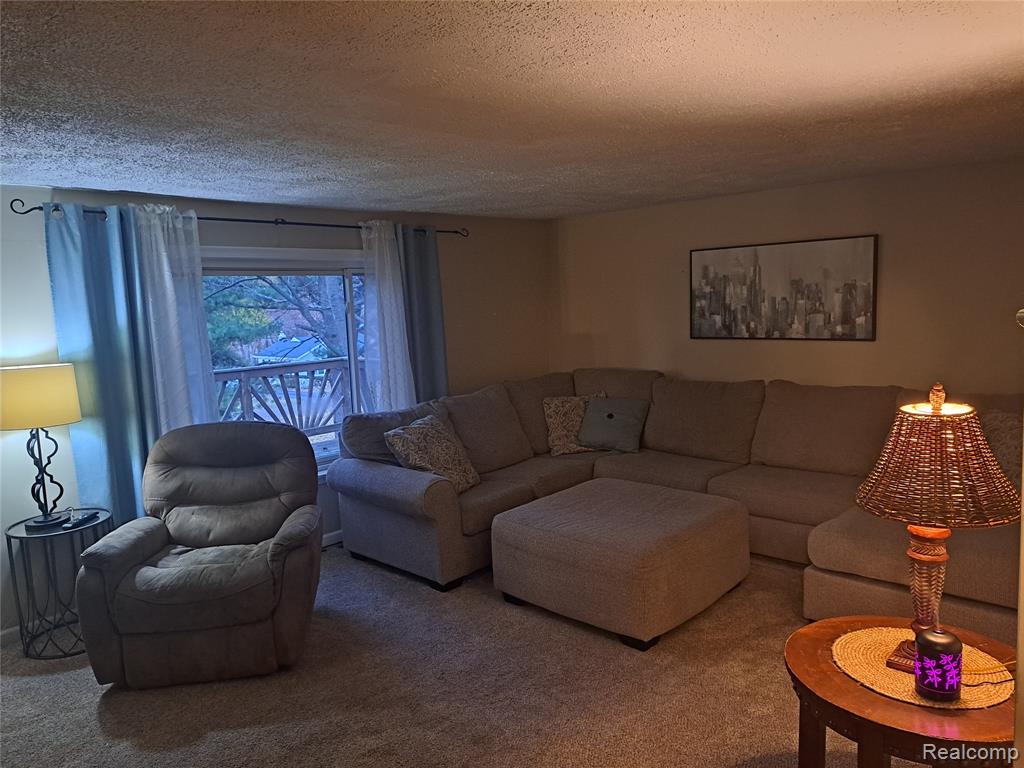1911 NE Kinmount Drive E, Orion, MI — Photo 2