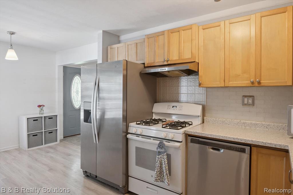 4065 Rosemound Avenue, Waterford, MI 48329 — Photo 17
