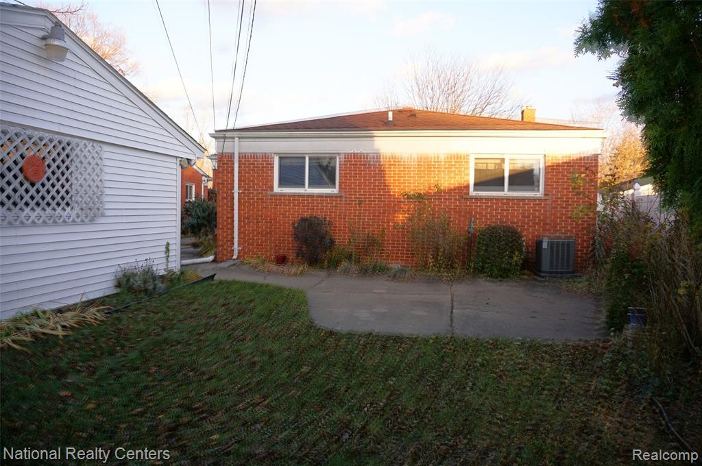 8563 Cavell Street, Westland, MI — Photo 27