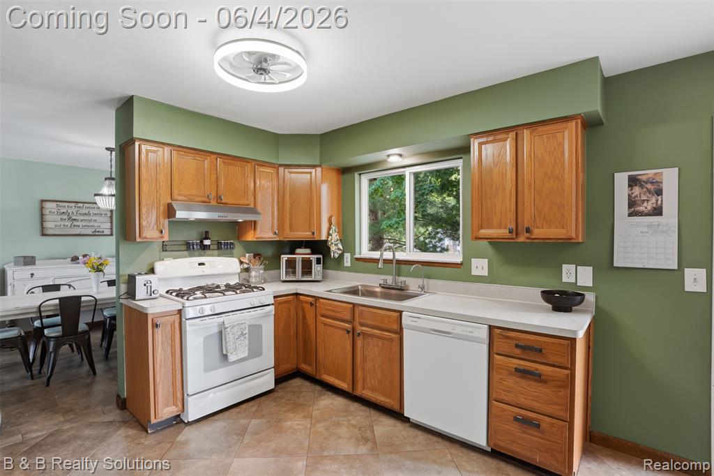 8820 Almont Road, Almont, MI 48003 — Photo 15