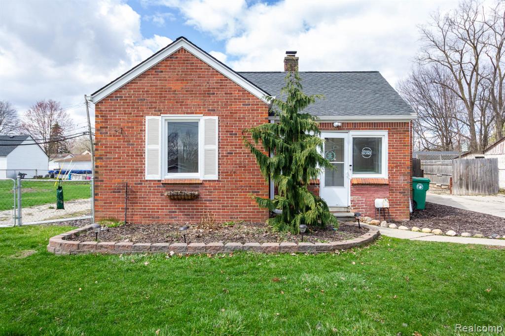 1147 Harrison Avenue, Garden City, MI — front exterior