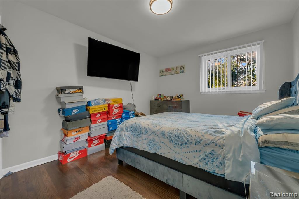 24880 Warrington Avenue, Eastpointe, MI 48021 — Photo 12