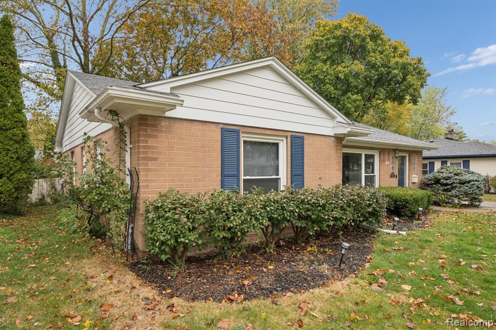 32463 Sheridan, Beverly Hills, MI 48025 — Photo 2