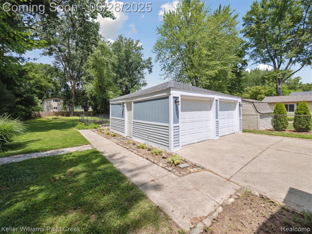 7447 Crissman Street, Utica, MI 48317 — Photo 32