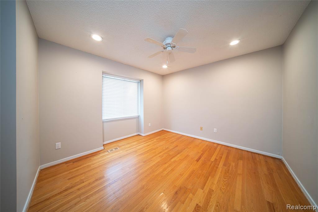 7080 Elmhurst, West Bloomfield, MI — Photo 16