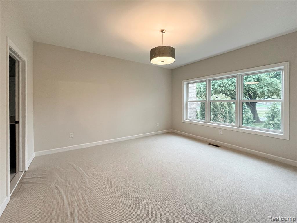 575 Heritage Place, Saint Clair Shores, MI 48080 — Photo 12