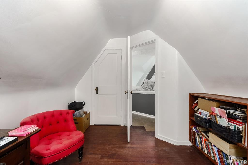 1735 LINCOLNSHIRE Drive, Detroit, MI, 48203