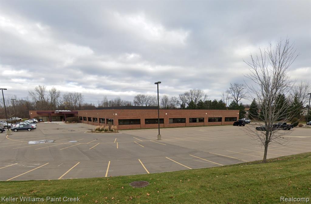 5445 Ali Drive, Grand Blanc, MI 48439 — front exterior