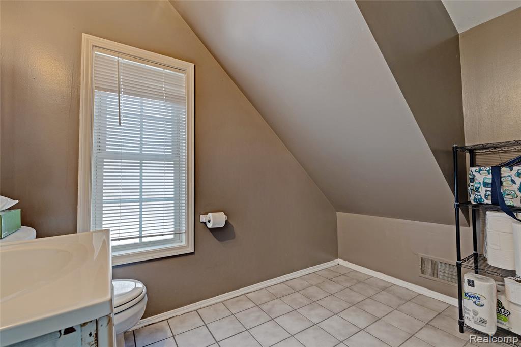 126 N North Shore Drive, Lake Orion, MI 48362 — Photo 24