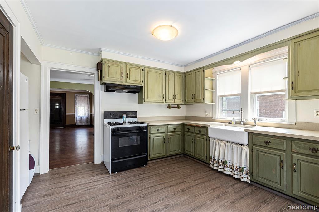 8238 Clinton River Road, Sterling Heights, MI 48314 — Photo 16