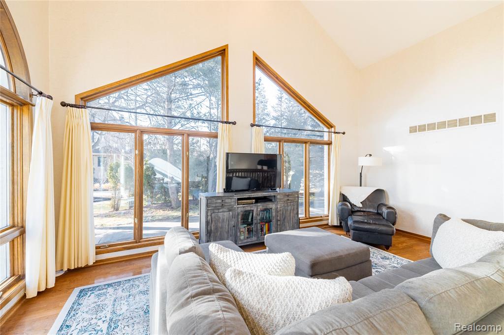 21774 East River Road, Grosse Ile, MI 48138 — Photo 12