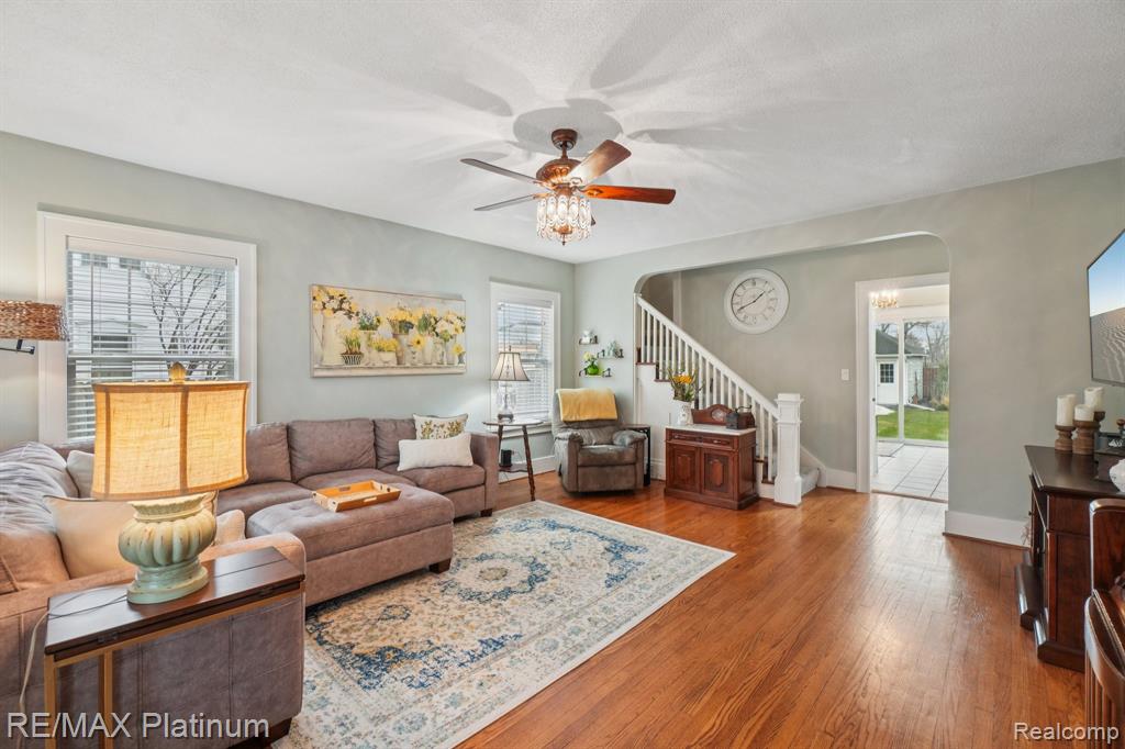 409 S Walnut Street, Howell, MI 48843 — Photo 3