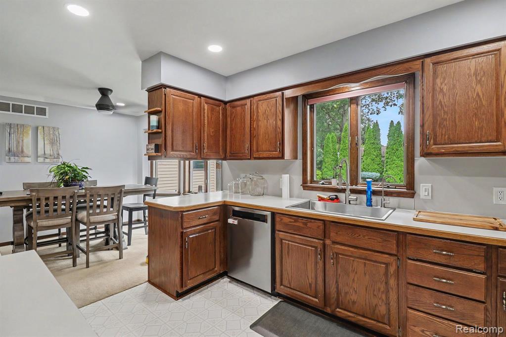 9442 WOODSIDE Trail, Swartz Creek, MI 48473 — Photo 9