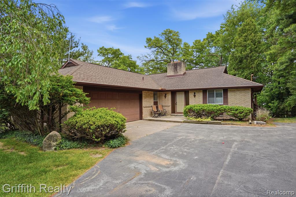 10646 Kenicott Trail, Brighton, MI 48114 — Photo 6