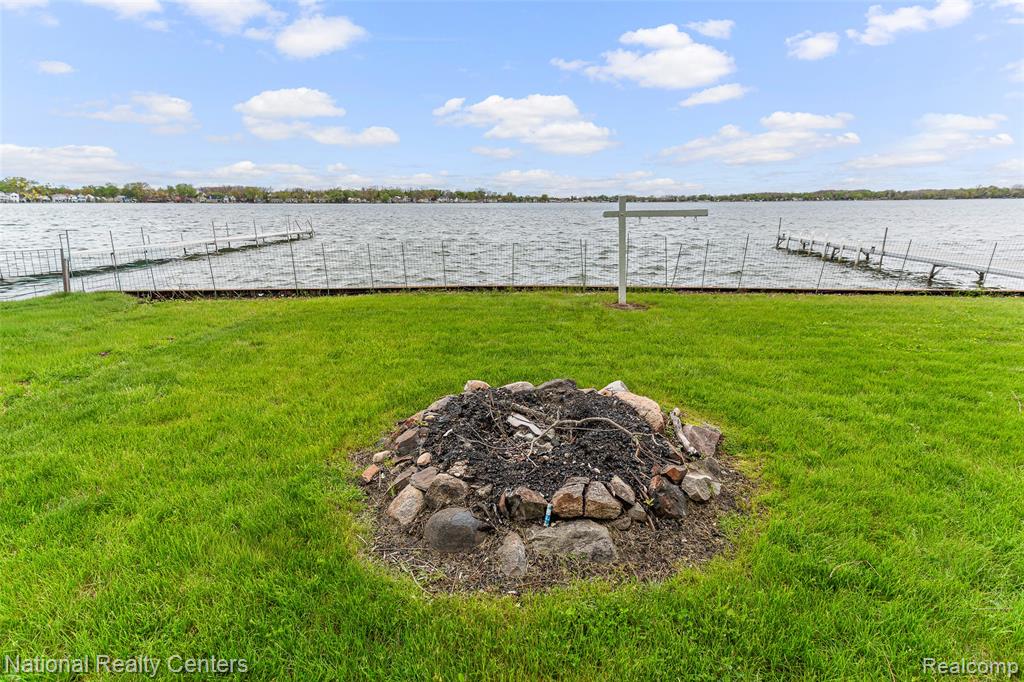 903 S. Lake Drive, Novi, MI — Photo 10