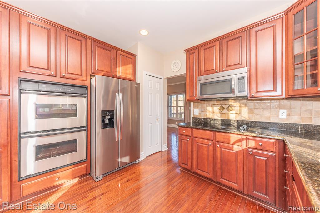 26610 Valhalla Drive, Farmington Hills, MI 48331 — Photo 28