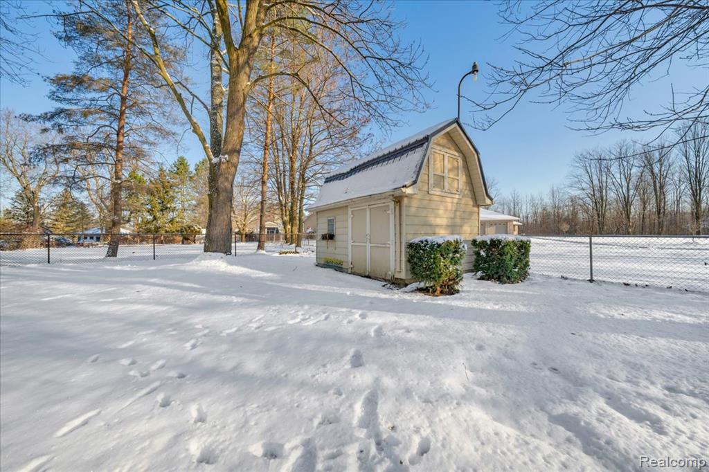 9169 Graytrax Road, Grand Blanc, MI 48439 — Photo 41