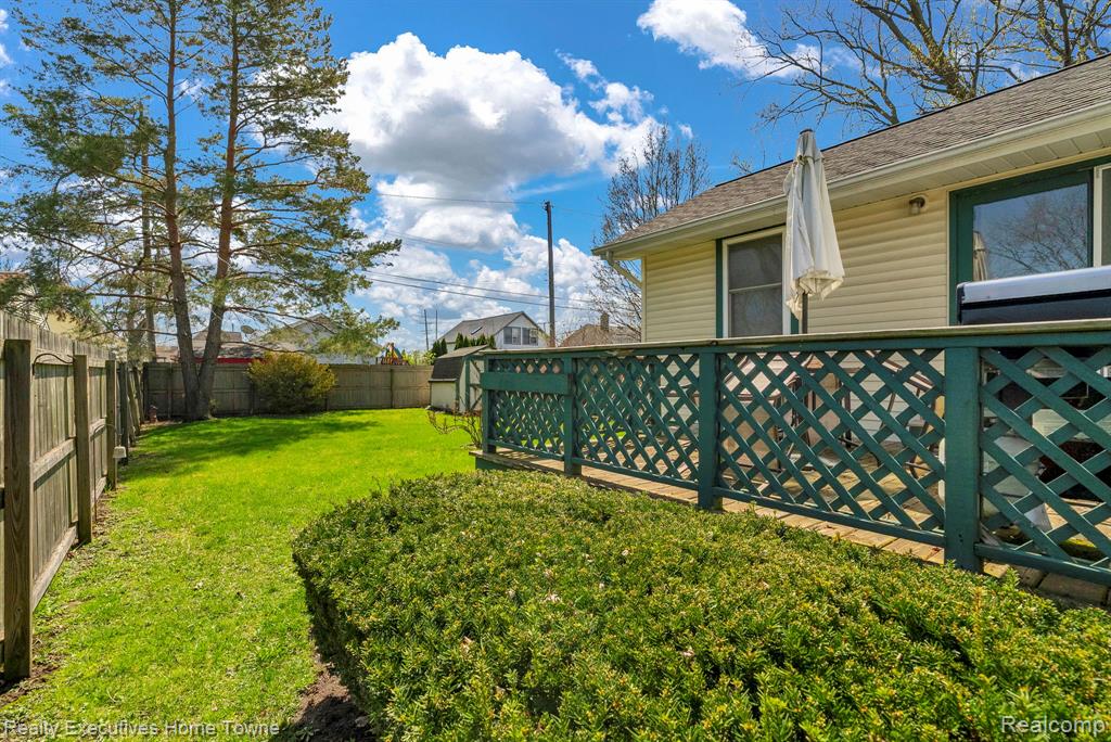 1830 Gillett Street, Port Huron, MI 48060 — Photo 32