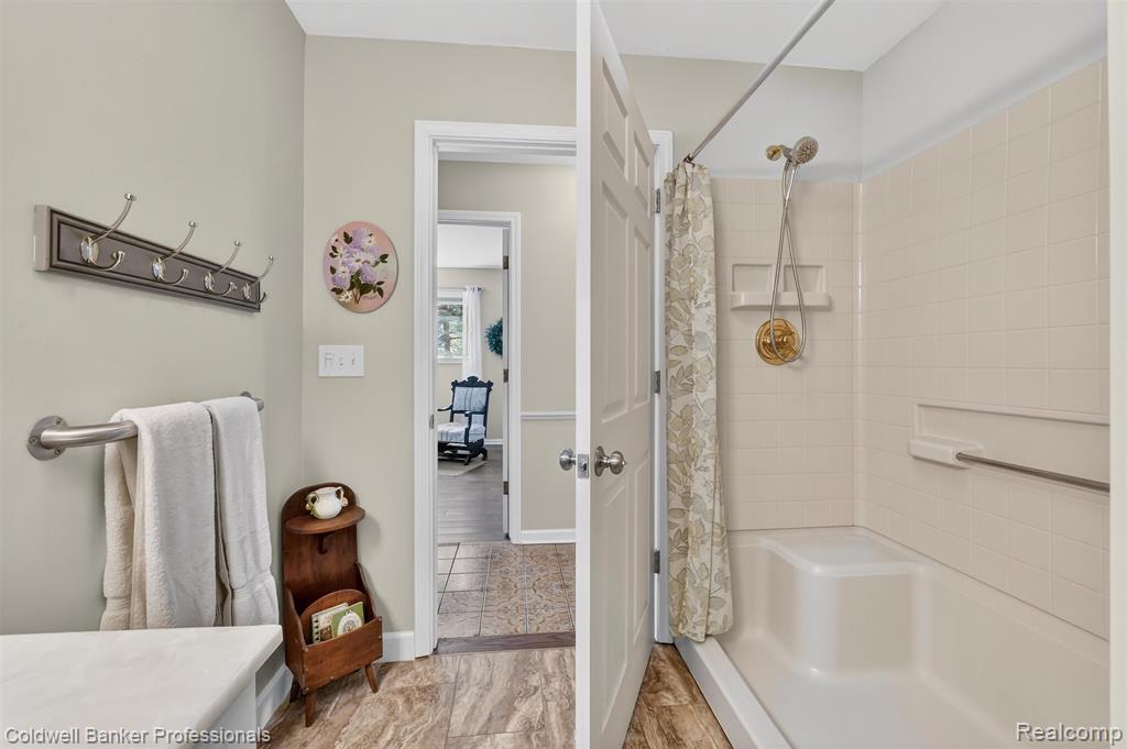 4380 Warwick Circle Drive, Grand Blanc, MI 48439 — Photo 21