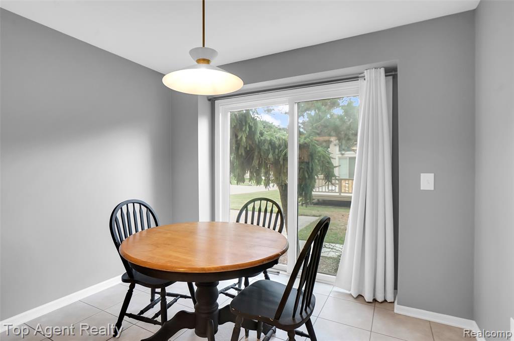 43088 W Kirkwood Drive, Clinton Twp, MI 48038 — Photo 12