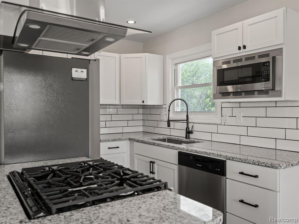 558 S 24TH Street, Saginaw, MI 48601 — Photo 14