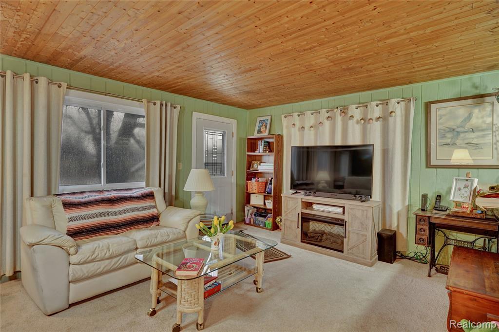 4686 Lakeview Avenue, MI — Photo 4