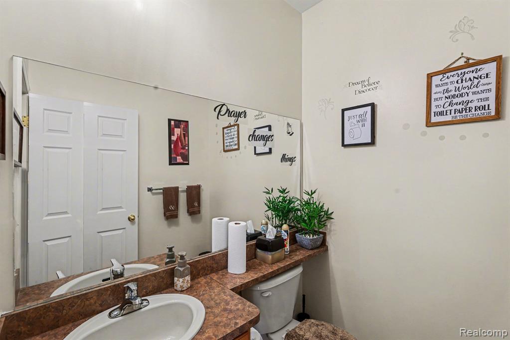 716 Palmer Drive, Pontiac, MI 48342 — Photo 13