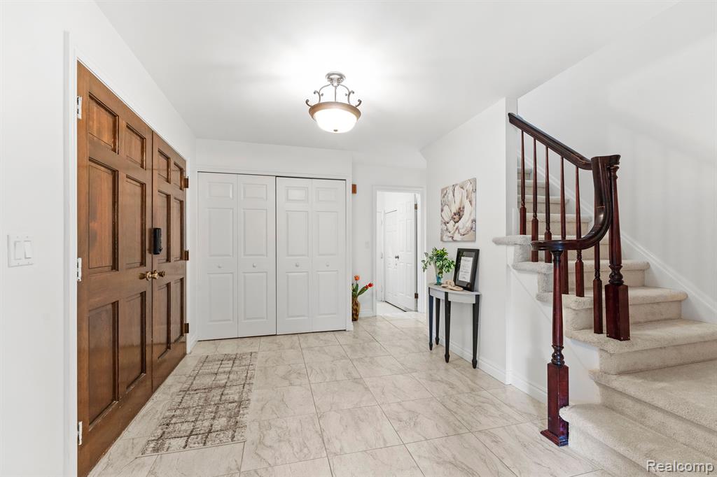 42275 CHATTERTON Court, Northville, MI 48168 — Photo 4