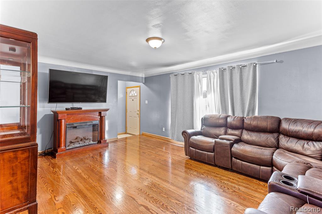8681 Whitefield Street, Dearborn Heights, MI 48127 — Photo 6