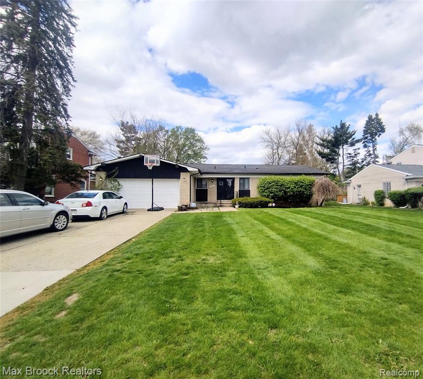 17060 Jeanette Street, Southfield, MI 48075